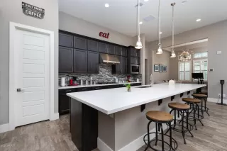 Photo #5: 6076418 Listing 