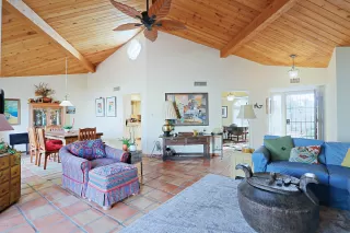 Photo #5: 6076919 Listing 