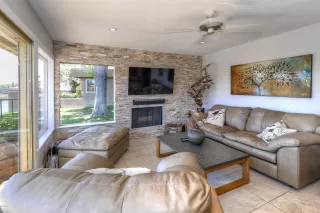 Photo #6: 6077868 Listing