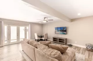 Photo #5: 6077964 Listing
