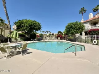 Photo #6: 6077980 Listing