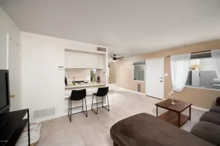 Photo #5: 6078232 Listing 