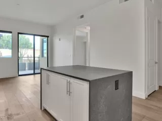 Photo #5: 6078260 Listing 