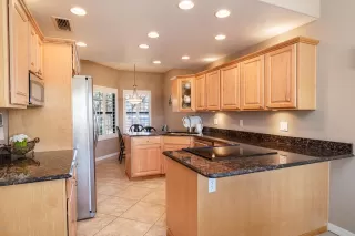 Photo #5: 6078607 Listing