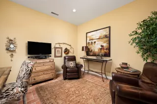 Photo #4: 6079630 Listing