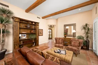 Photo #5: 6079630 Listing