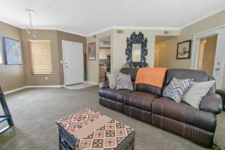 Photo #6: 6079849 Listing