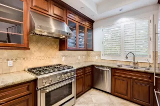 Photo #4: 6081200 Listing