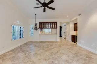 Photo #5: 6081200 Listing