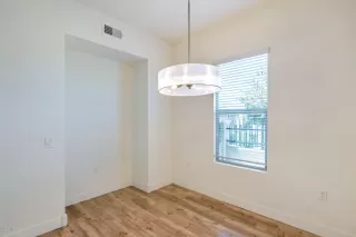 Photo #5: 6082343 Listing