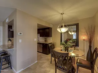 Photo #5: 6082427 Listing