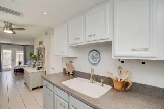 Photo #2: 6083539 Listing