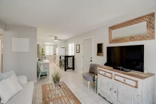 Photo #4: 6083539 Listing