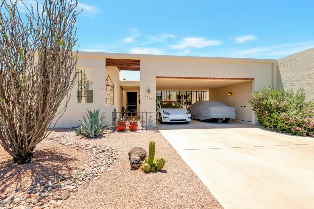 MLS: 6083777 Condo For Sale