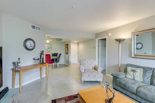 Photo #5: 6084547 Listing