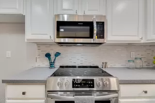 Photo #4: 6084649 Listing 