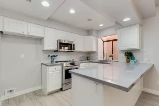 Photo #6: 6084649 Listing 
