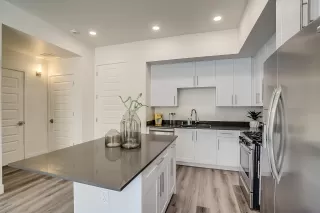 Photo #3: 6085614 Listing