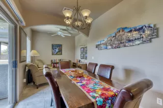 Photo #5: 6085978 Listing