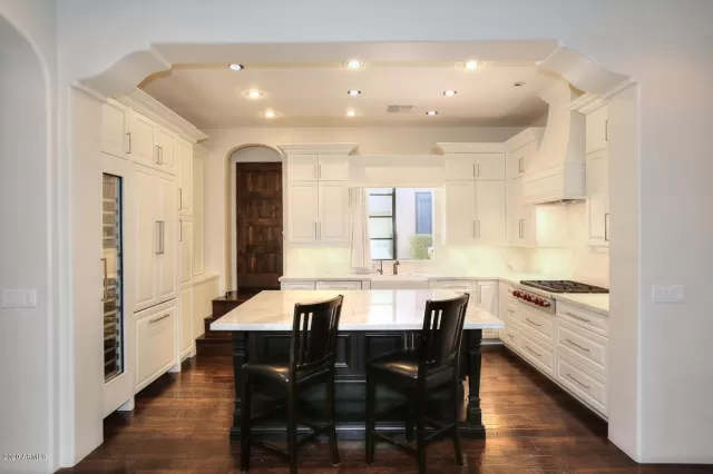 MLS: 6086144 Condo For Sale