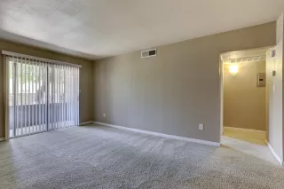 Photo #5: 6086673 Listing