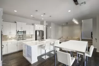 Photo #6: 6086751 Listing