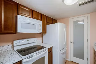 Photo #5: 6086980 Listing