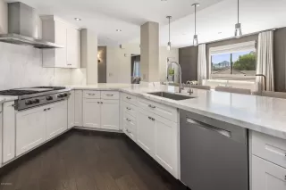 Photo #2: 6087451 Listing