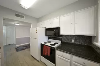 Photo #2: 6088317 Listing