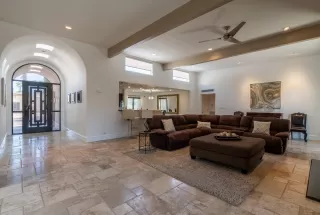 Photo #3: 6088986 Listing