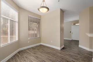 Photo #5: 6089201 Listing