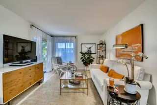 Photo #3: 6090157 Listing