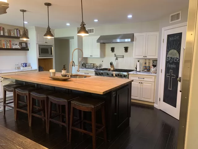 MLS: 6090451 Condo For Sale