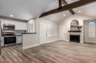 Photo #2: 6091333 Listing 