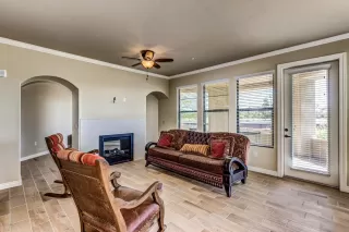 Photo #4: 6091399 Listing