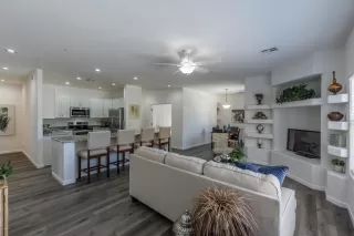 Photo #2: 6091577 Listing