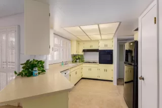 Photo #4: 6091595 Listing