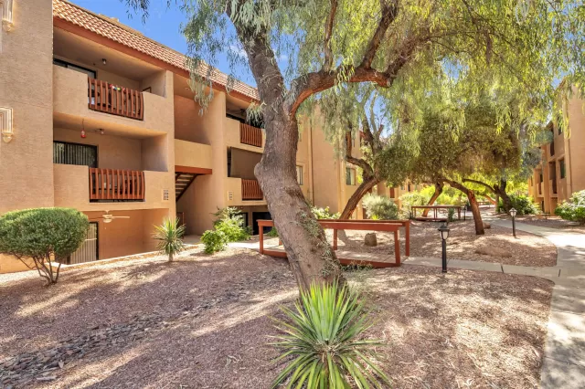 MLS: 6091727 Condo For Sale