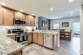 Photo #5: 6092102 Listing