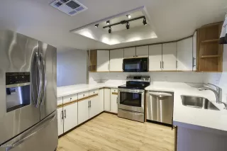 Photo #5: 6092206 Listing