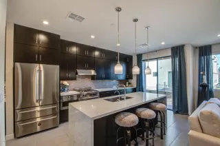 Photo #5: 6092360 Listing