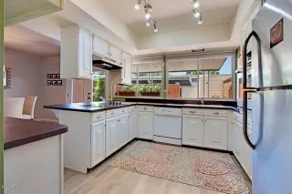 Photo #5: 6092919 Listing