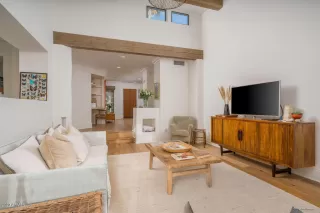 Photo #4: 6092996 Listing