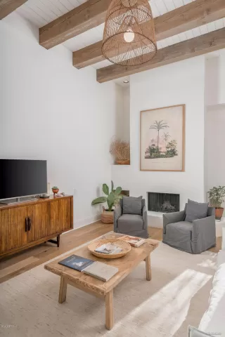 Photo #5: 6092996 Listing