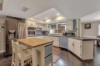 Photo #3: 6093747 Listing