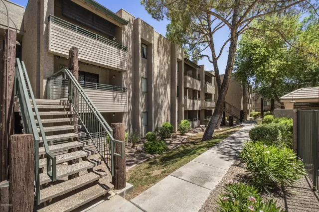 MLS: 6093974 Condo For Sale