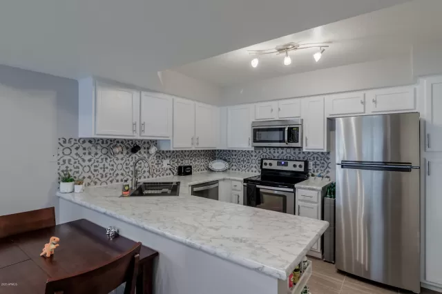 MLS: 6094395 Condo For Sale