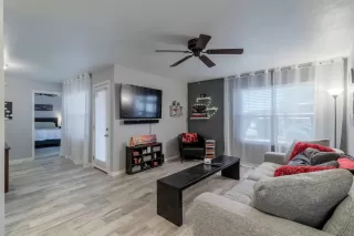 Photo #6: 6094395 Listing