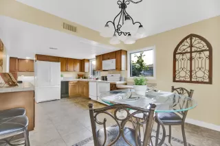 Photo #6: 6094553 Listing 