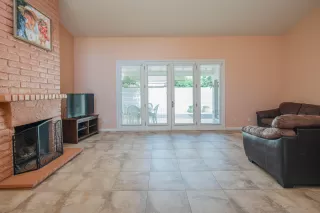Photo #6: 6095093 Listing